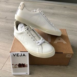 NWT Veja Esplar Extra White Leather Sneaker (US 7)